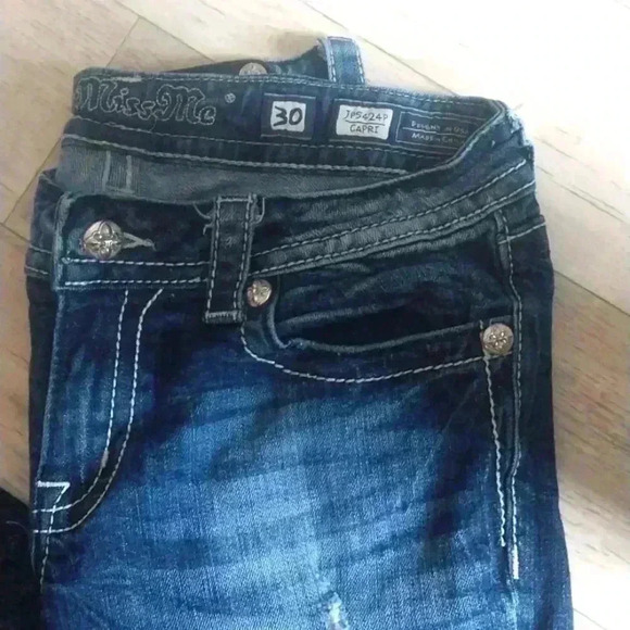 MISS ME BLING STUDDED EMBROIDERED CROSS CROP DENIM JEAN - Picture 5 of 9